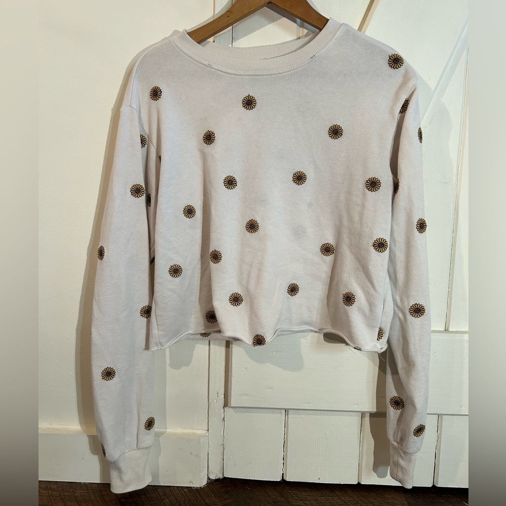 Flower crew neck